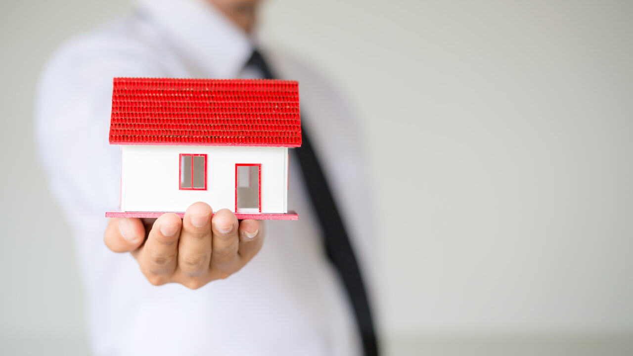 Somos Asturies denuncia las prácticas abusivas de la SAREB y exige frenar el hostigamiento a las familias de Contrueces