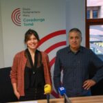 Xune Elipe y Laura Tuero, en la rueda de prensa, en la oficina parllamentaria.