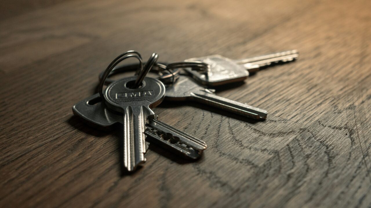 Tomé urge medidas para resolver las ayudas al alquiler y califica de «inaceptable» la baja ejecución de los fondos europeos para la construcción de vivienda pública